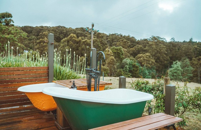 Miner's Cabin - Mountain views, outdoor baths, 40 mins to snow