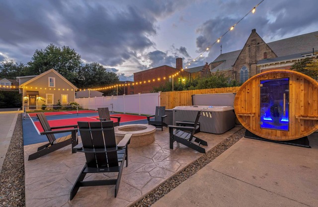 Mini Miracle: Murphy Bed, Sauna + Hot Tub, Pickle Ball, 2BR w/King Beds