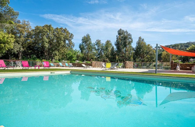 Mini-villa of 52 m² for 2-4 people with pool and spa, close to the beach