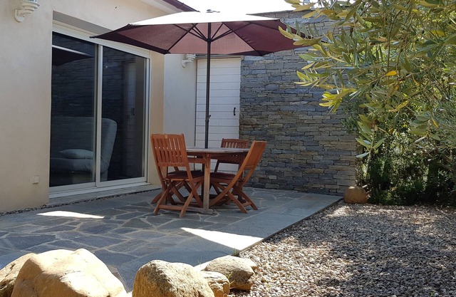 Mini villa T2 on the seafront at Marine de Sisco, ideal for discovering the Cape.