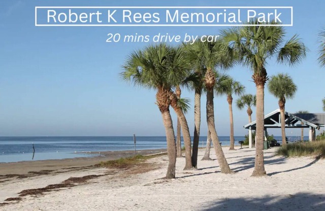 Mins to Beach/MODERN/walk to dwtn/Free parking