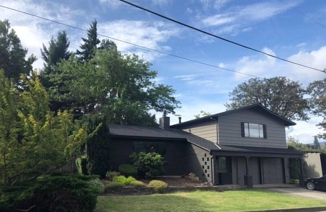 Minutes from Downtown, Fenced Backyard, A/C