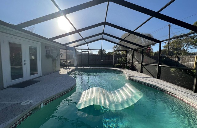 Minutes to Downtown - Pool - Dog Friendly