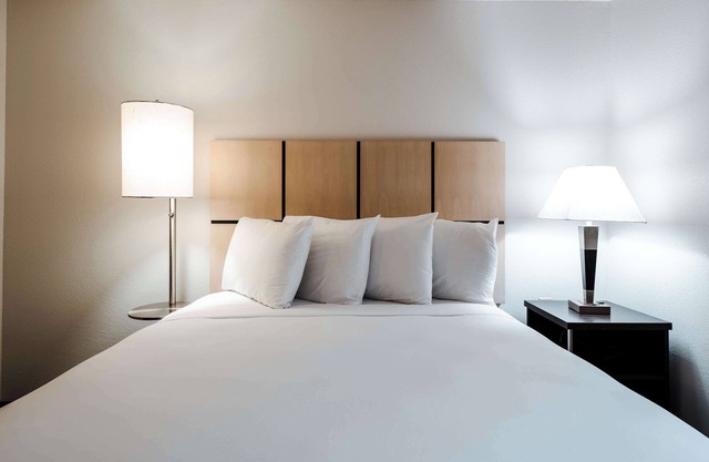 Minutes to Whites Branch Park! 3 Pet-friendly Units W/Kitchenette, FREE Parking