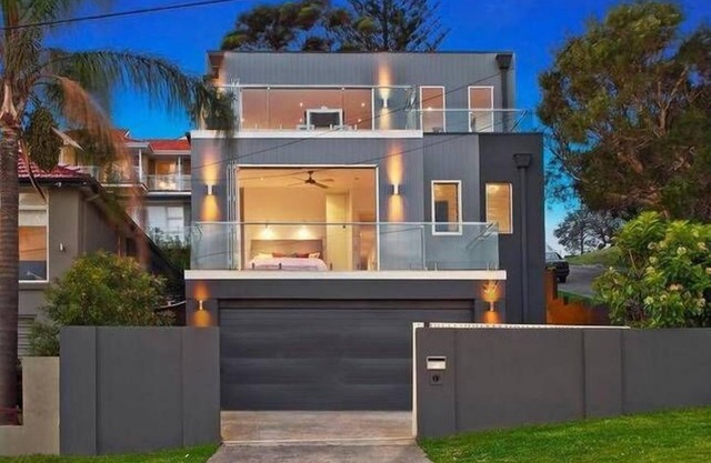 Minutes walk to Beach, Village and Restaurants. Family size home