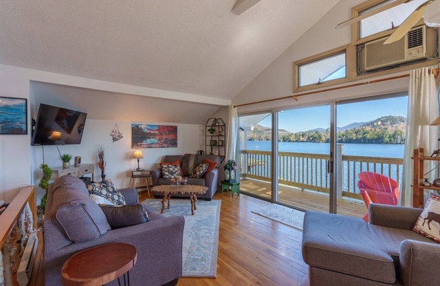 Mirror Lake Views Apartment | 2 Bed, 1.5 Bath