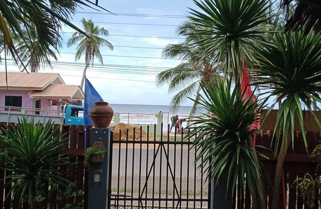 MLB BEACHFRONT APARTMENT