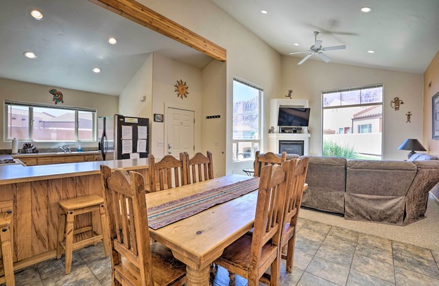 Moab Townhome w/Pool Access + Stunning Mtn Views!