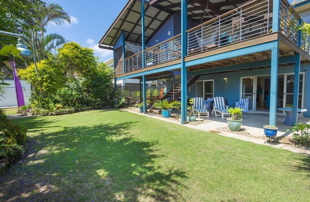 Moana Retreat - Stone's throw to the ocean with easy access