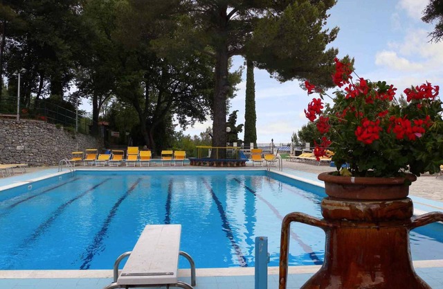 Mobilehome with air conditioning, terrace and pool