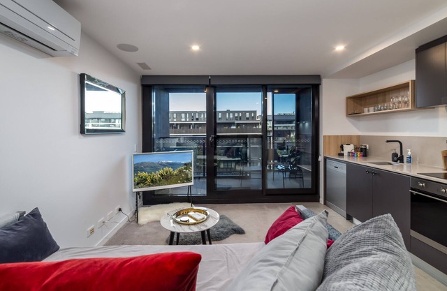 Modern 1-Bed Apartment With Pool And Sauna