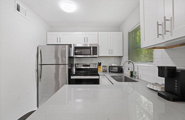 Modern 1BR Near UT | Hyde Park | Evonify 6373
