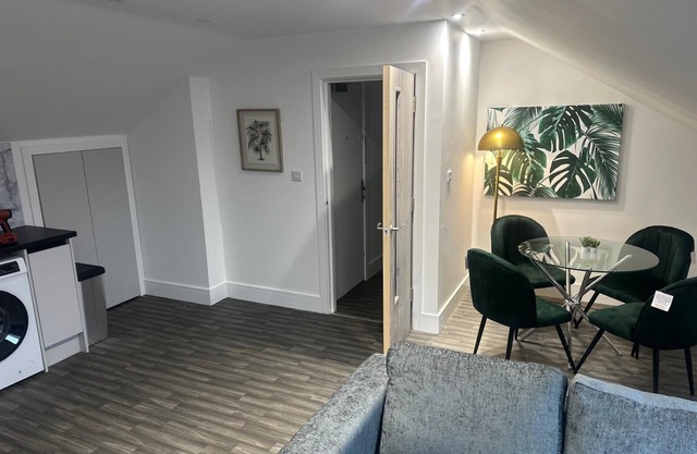 Modern 2-Bed Flat in Long Eaton w/Free Parking