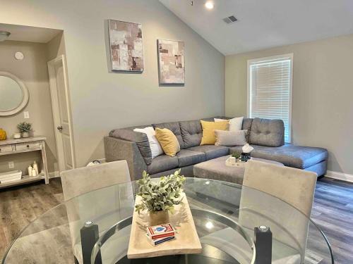 Modern 2bd 2ba - Near I75, No Steps, Free Wifi