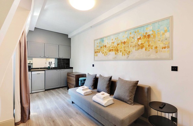 Modern 2BD/6P apt with A/C - Bastille/Charonne