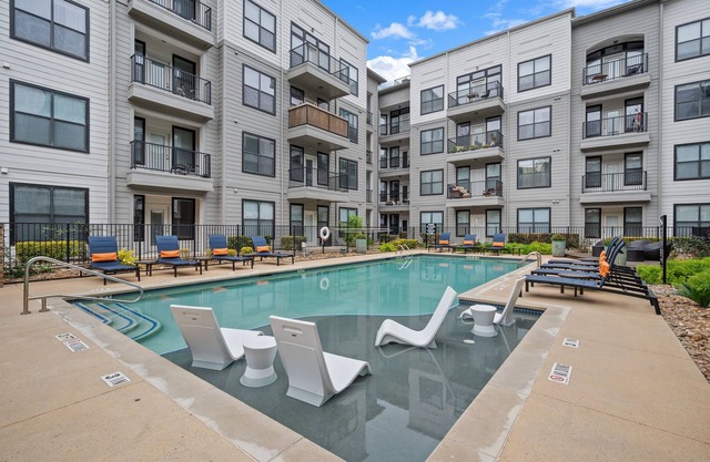 Modern 2BR Loft w/Pool + Balcony in Heart of SoCo