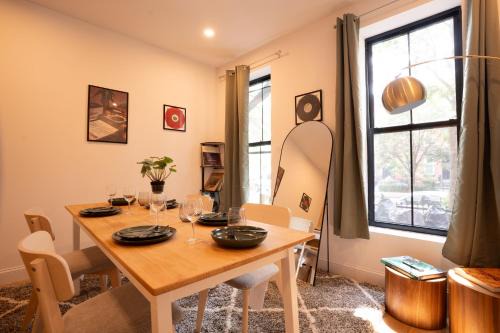 Modern 2BR plus Basement Brooklyn Stay and Backyard