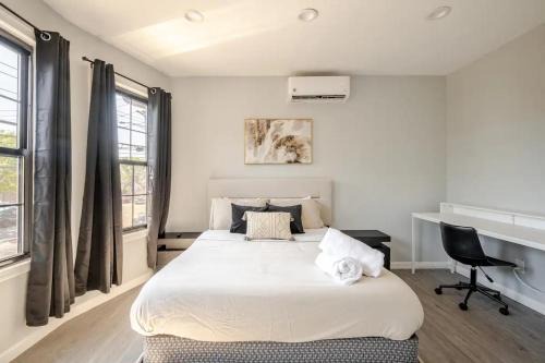 Modern 3-Bdrm Apt in Black Rock