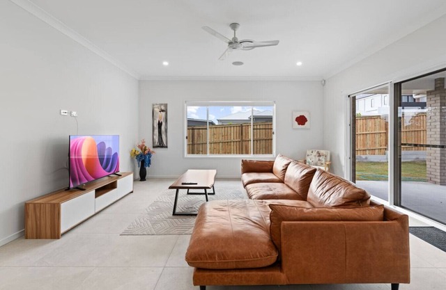 Modern 3BR Home in Peaceful Park Ridge Estate