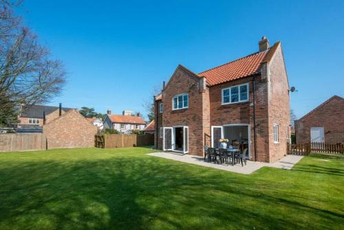Modern 4-Bed Coastal Retreat in West Runton