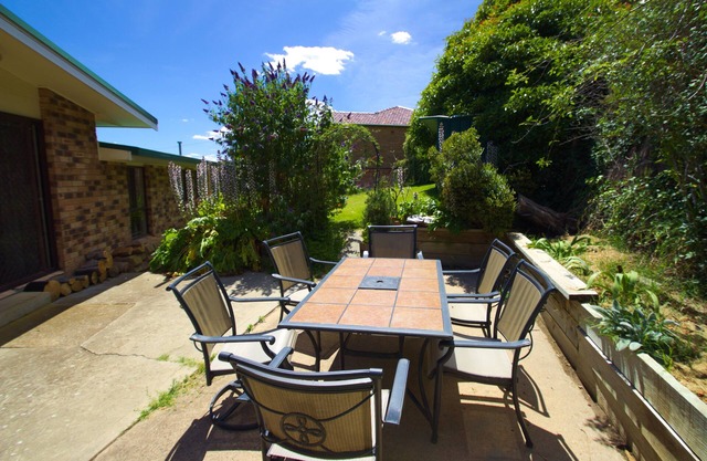 Modern 4 bedroom home with Mountain views, contractors welcome.