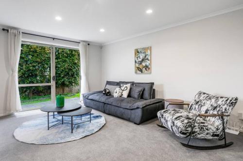Modern 4BR Home near Albany and Browns Bay Beach