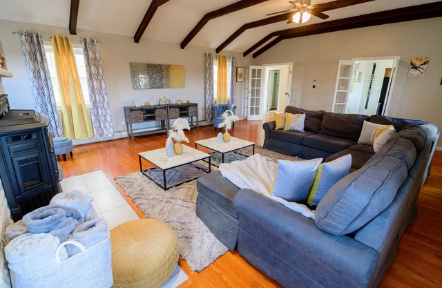 "Modern 6BR Pocono Lake View Home Near Attractions W Balcony”