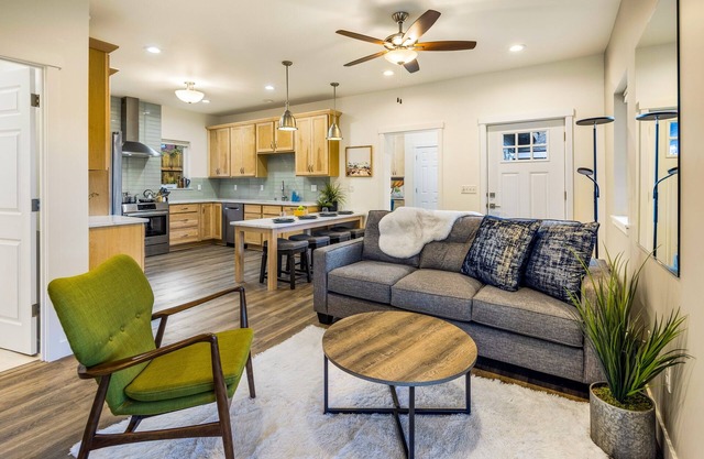 Modern & Accessible 4BR Retreat in Downtown Anchorage - dog friendly