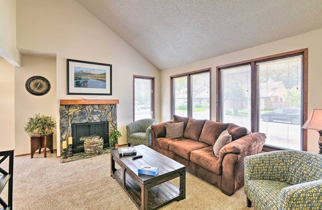Modern Anchorage Townhome: 8 Mi to Downtown!