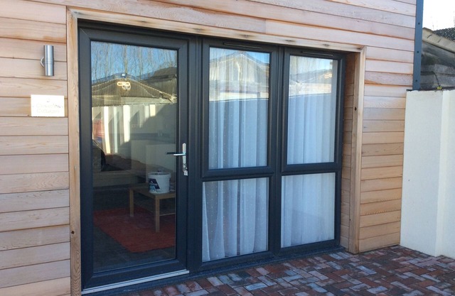 Modern and airy cottage close to Bristol & Bath