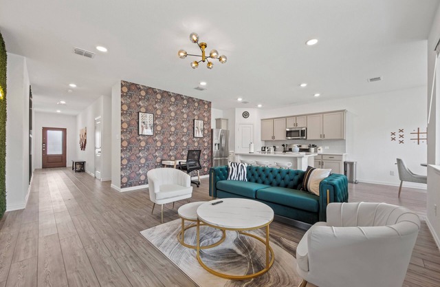 Modern and Cozy Home Near Fort Worth, 3 Bed 2 Bath