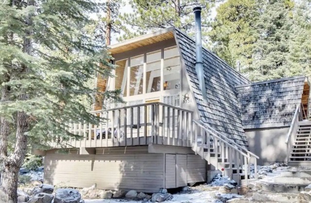 Modern and Private A-frame Near the Lake
