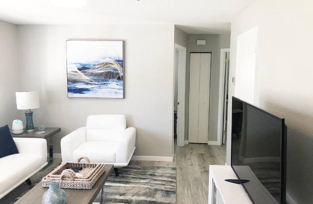 Modern Apartment - 2 of 4