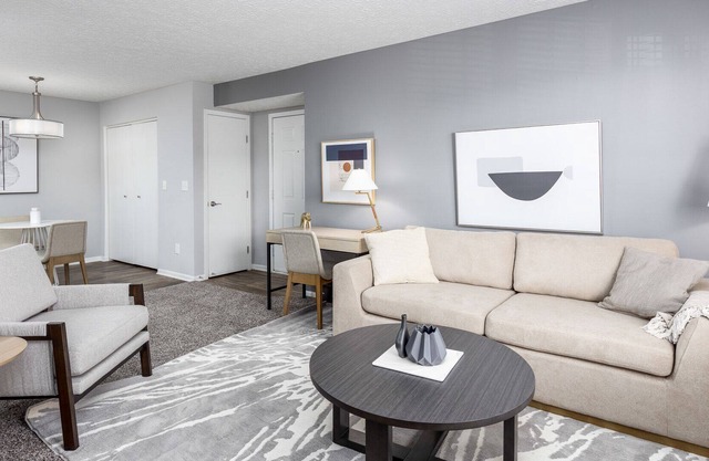Modern Apartment in Prime Location (ID8607X44)