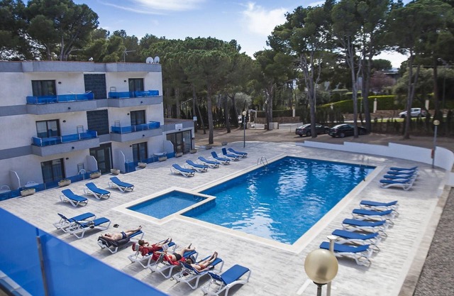 Modern Apartment with Pool, 150m from Beach, A/C, WiFi