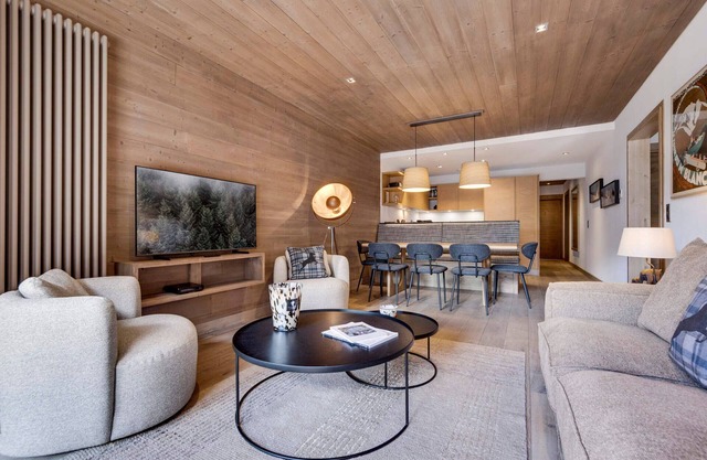 Modern Apartment with Terrace, Close to Center, Sleeps 8