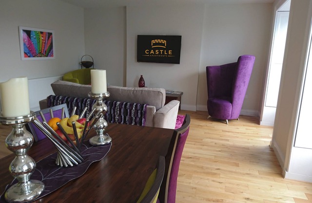 Modern Apartment with views to the Bay & Castle. Free WiFi+Netflix.
