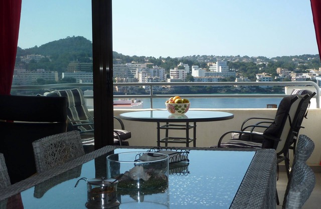 Modern Apartment with Shared Pool, Wifi, A/C and Sea View in Santa Ponsa