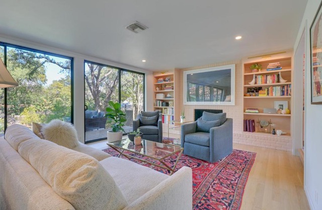 Modern Austin Home with Yard about 1 Mi from ACL!