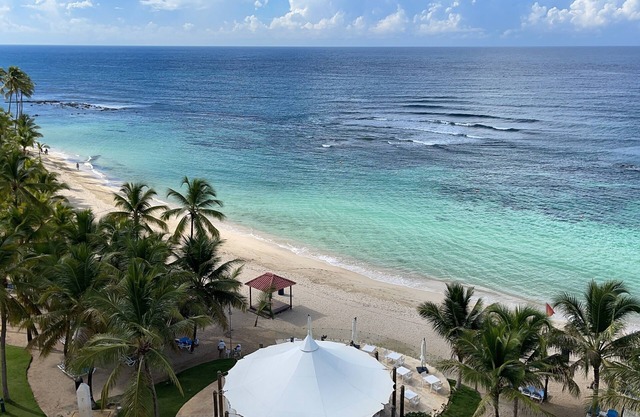 Modern Beach Front Apartment, Underground parking & fast wifi - 100 Mbps