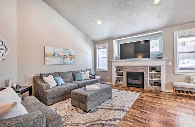 Modern Bend Home ~ 3 Mi to Old Mill District!