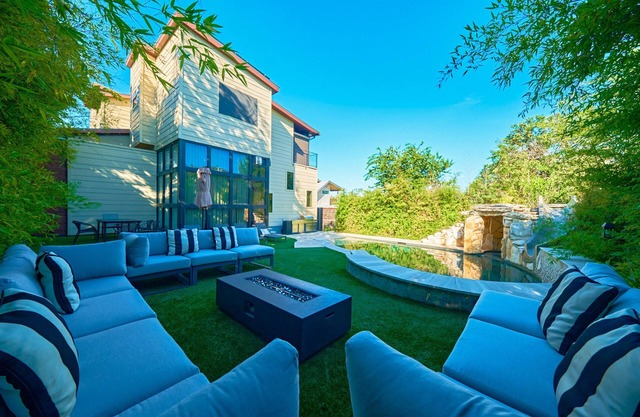 Modern Boutique Resort Style Home w/Private Pool and Spa For A Relaxing Retreat