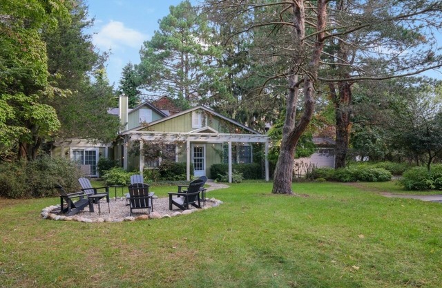 Modern Cabin in Saugatuck with NEW Hot Tub!