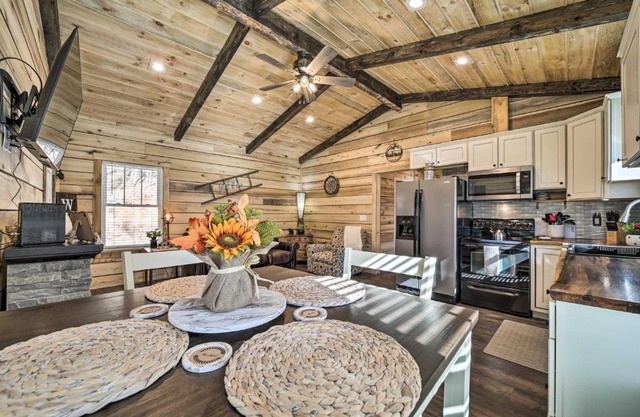 Modern Cabin with Fire Pit Less Than 3 Mi to Trails!