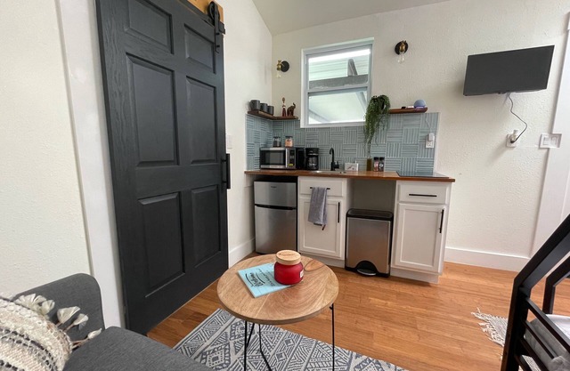 Modern Casita in Kern Place - Walk to parks, restaurants, UTEP