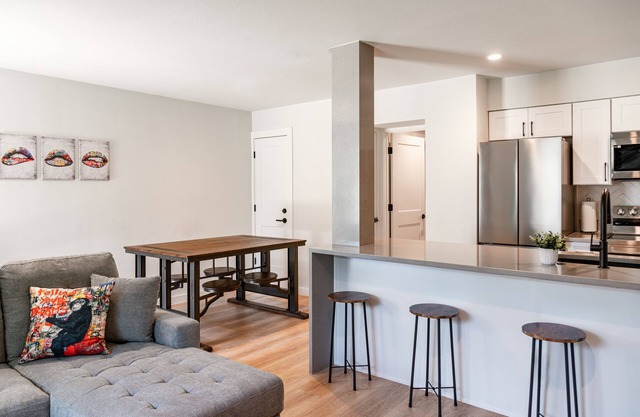 Modern Central ATX Condo. Walk to Zilker Park, Barton Springs & Lady Bird Lake