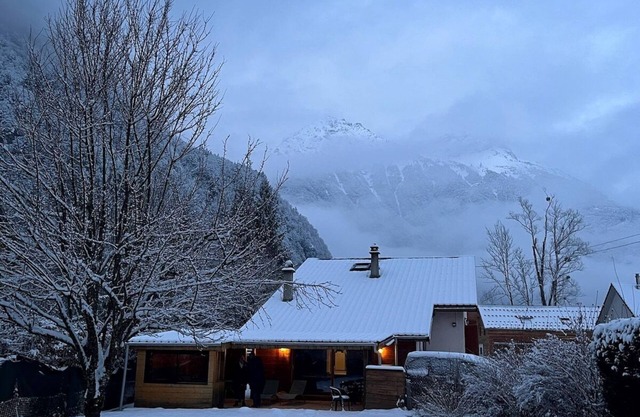 MODERN CHALET LOCATED BETWEEN BOURG D’OISANS AND ALLEMOND - SLEEPS 8