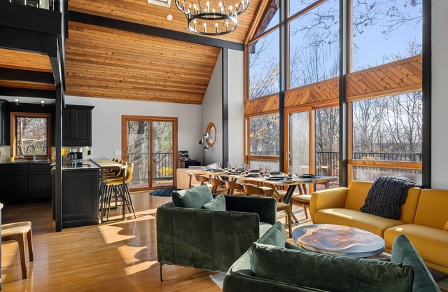 Modern Chalet 5bd 3bth with Hot Tub, Game Room, Private movie theater, 3 decks