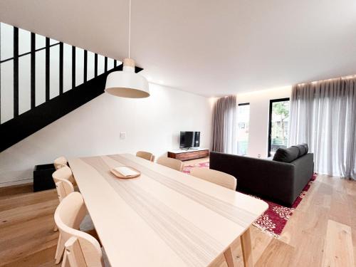 Modern, Charming, Spacious 3-Bedroom Retreat in Brooklyn with Rem-casa
