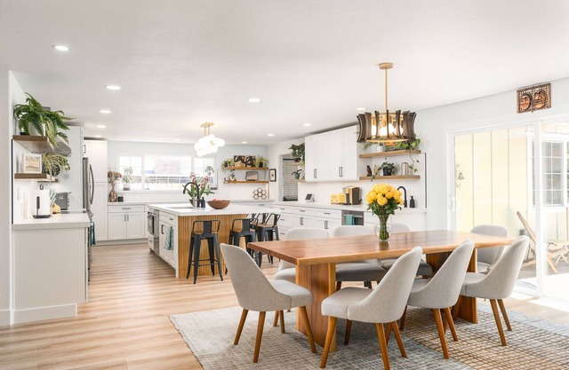 Modern Comfort Spacious Family Retreat with Gym